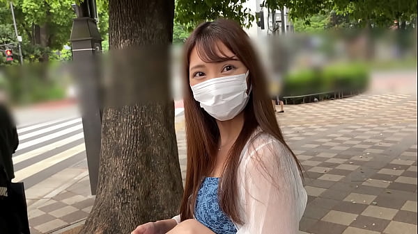 人気レースクイーンと裏引きお忍びセックス!スレンダーな褐色肌がエロい曲線美に、ツンと張った乳首の感度は高めで大興奮! 手マンで焦らされた滴る膣に挿入! https://bit.ly/3EygwQy